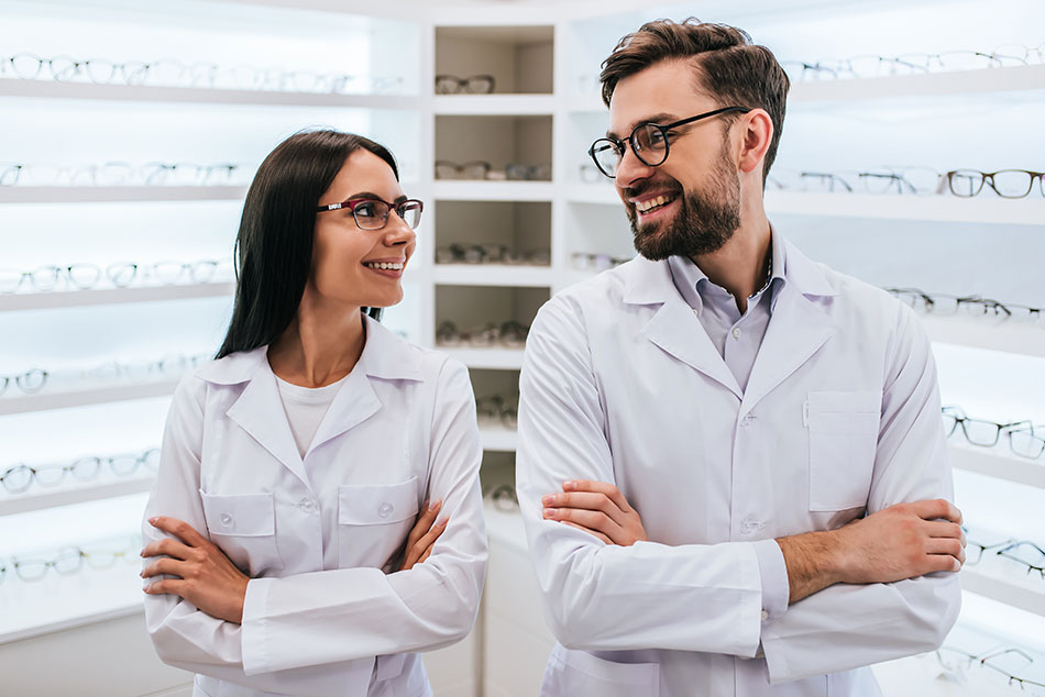 Optometrist vs ophthalmologist in glasses store