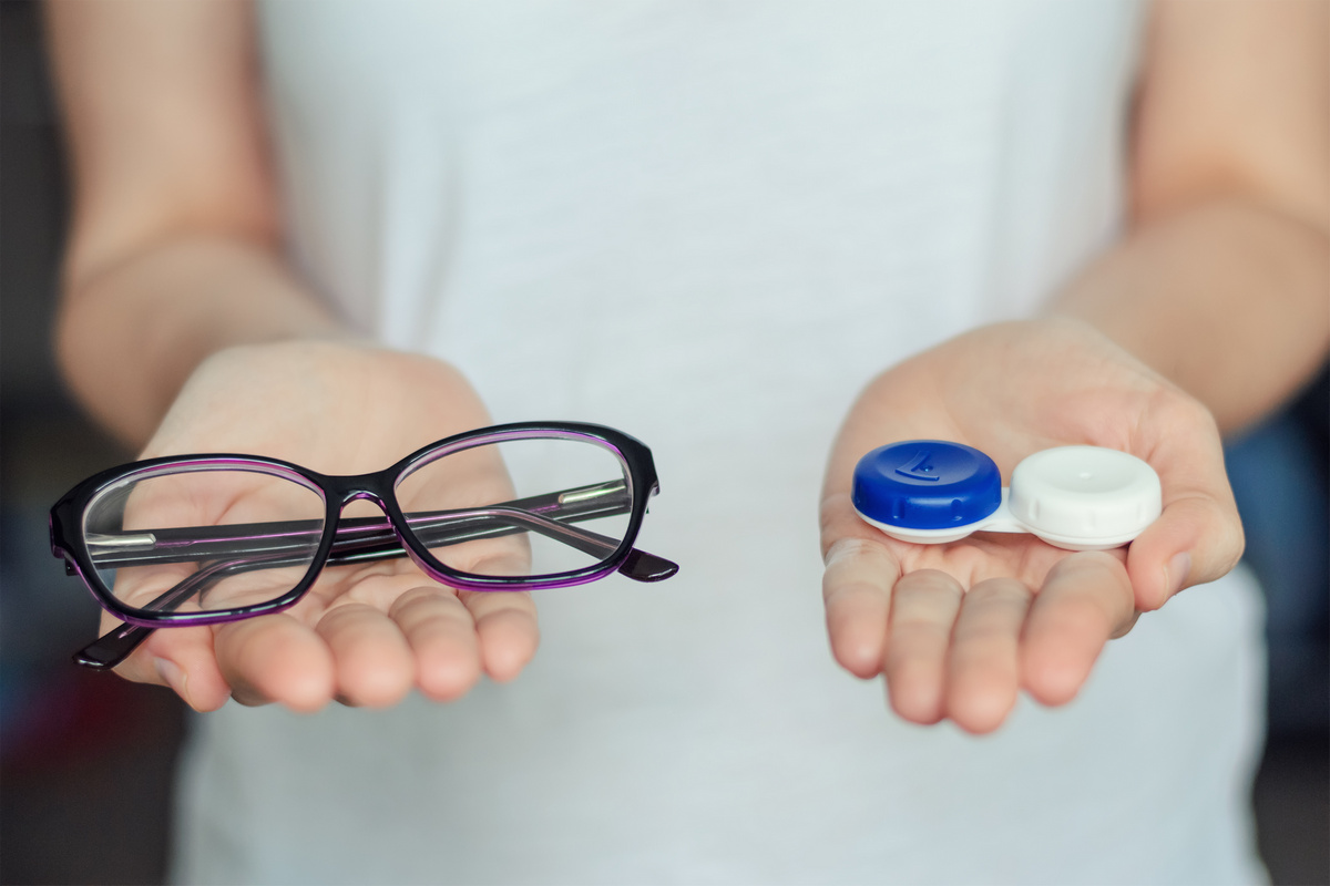 choice between glasses and contact lenses