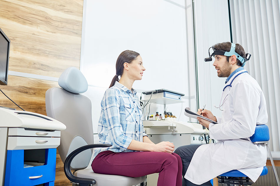 Woman consulting eye doctor